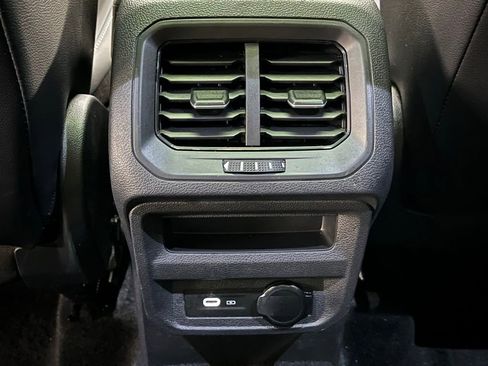 Used 2024 Volkswagen Tiguan SE R-Line image 22