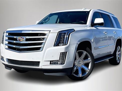 Used 2017 Cadillac Escalade Luxury image 2