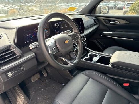 Used 2025 Chevrolet Traverse LT image 21