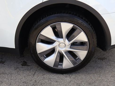 Used 2024 Tesla Model Y Long Range image 20