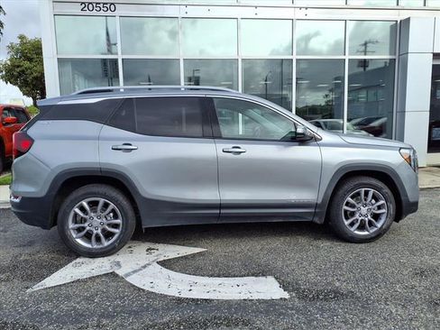 Used 2024 GMC Terrain SLT image 20