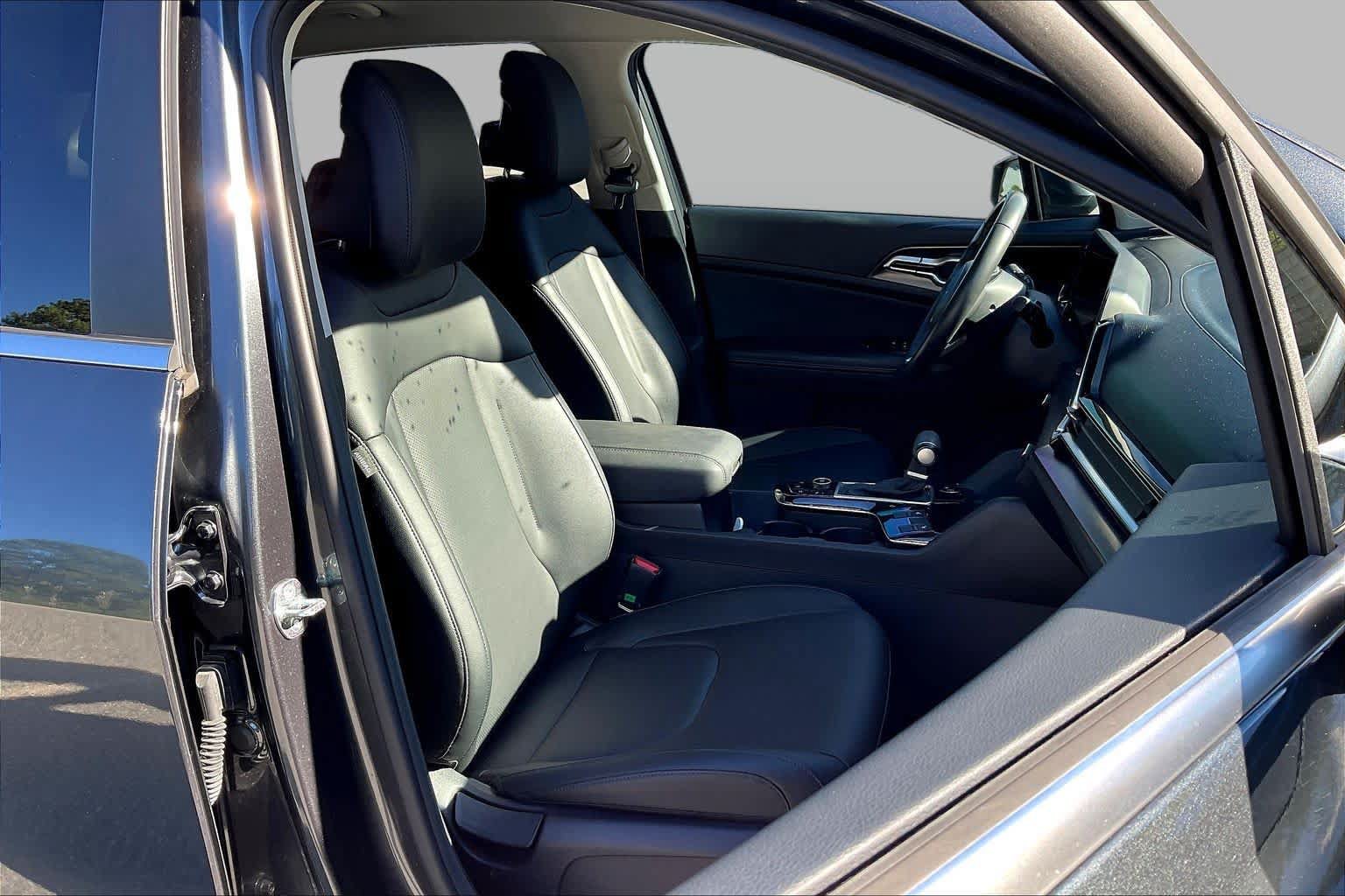 Used 2024 Kia Sportage EX FWD image 9