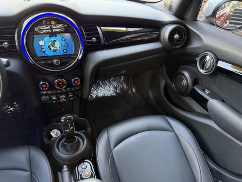 Used 2020 MINI Cooper 4-Door Hardtop w/ Premium Package image 22