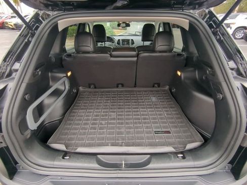 Used 2017 Jeep Cherokee Limited image 14