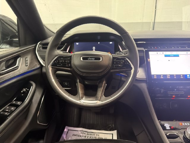 Used 2023 Jeep Grand Cherokee Overland AWD/4WD image 14