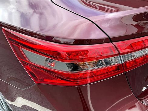 Used 2017 Toyota Avalon XLE Premium image 25