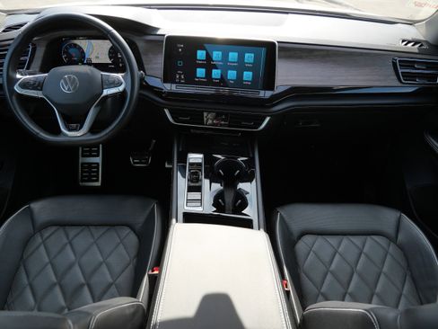 Certified 2024 Volkswagen Atlas SEL Premium R-Line image 10