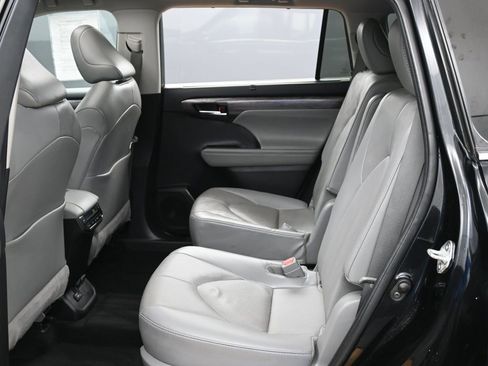 Used 2022 Toyota Highlander Platinum image 35
