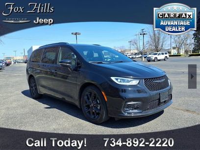 Used 2025 Chrysler Pacifica Limited