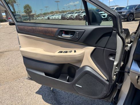 Used 2017 Subaru Outback 2.5i Limited AWD/4WD image 13