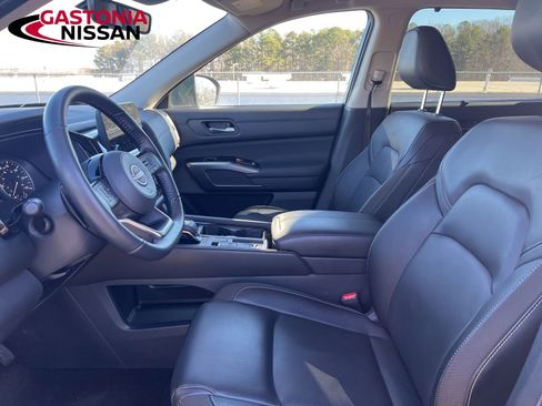 Used 2024 Nissan Pathfinder SL image 18