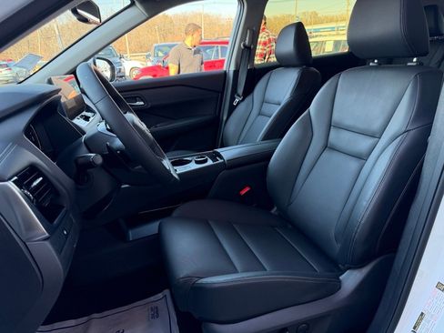 Certified 2025 Nissan Rogue SL image 7