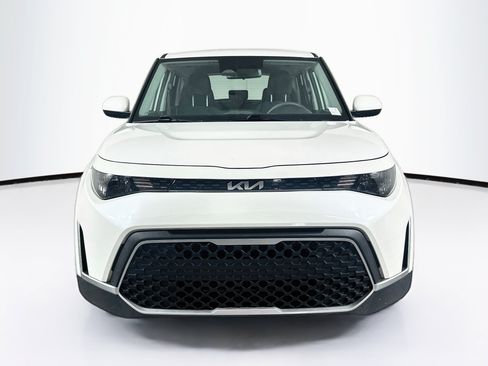 Used 2025 Kia Soul LX w/ LX Technology Package FWD image 2