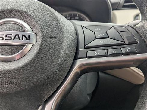 Used 2021 Nissan Versa SV image 12