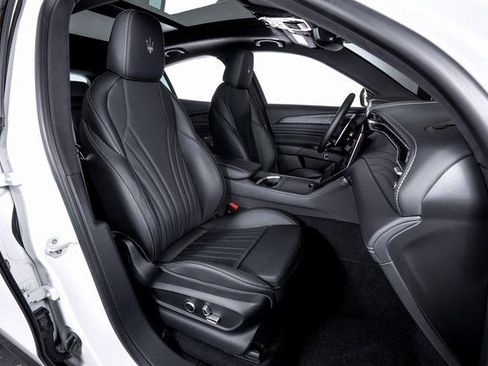 Used 2025 Maserati Grecale Modena image 46