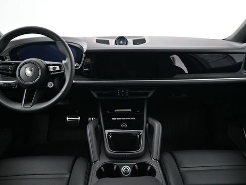 Used 2025 Porsche Cayenne Turbo AWD/4WD image 9