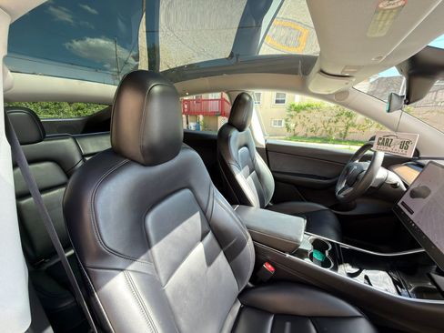 Used 2021 Tesla Model Y Long Range AWD/4WD image 31