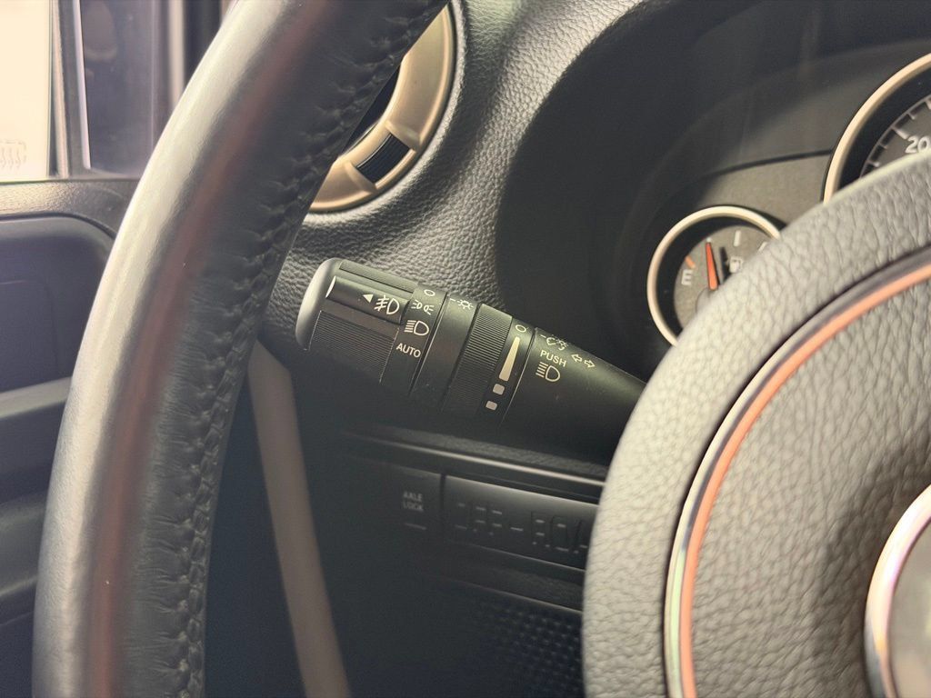 Used 2017 Jeep Wrangler Unlimited Sahara AWD/4WD image 14