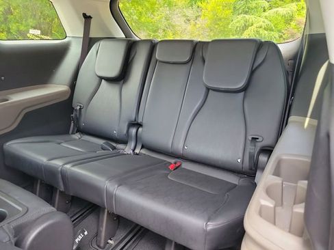 Used 2025 Kia Carnival FWD image 10