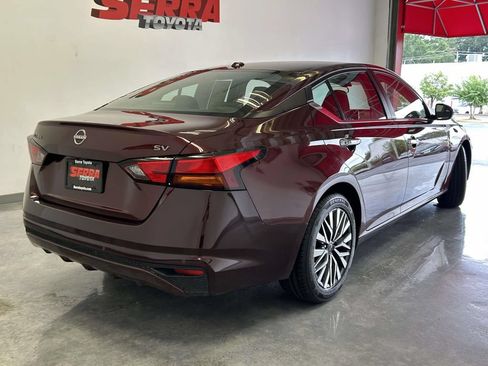 Used 2024 Nissan Altima 2.5 SV FWD image 3