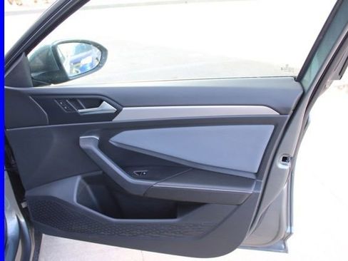 Used 2025 Volkswagen Jetta SE w/ Sunroof Package image 19