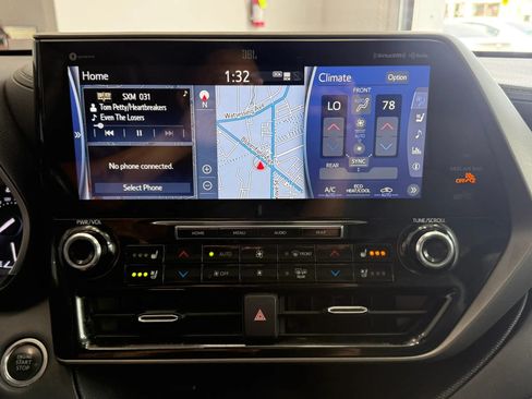 Used 2021 Toyota Highlander Limited AWD/4WD image 16