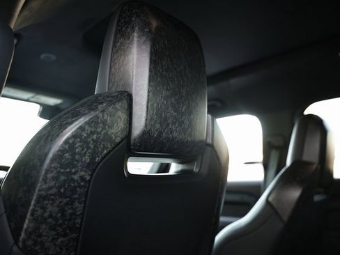 New 2026 Land Rover Defender 110 OCTA image 34