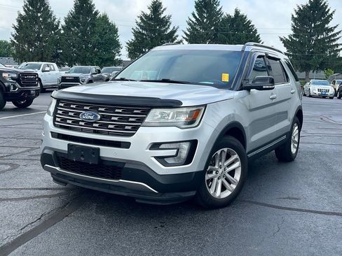 Used 2016 Ford Explorer XLT w/ Equipment Group 202A FWD image 8