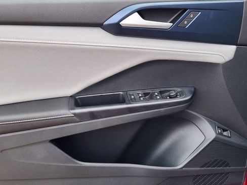 New 2024 Volkswagen Taos SE image 15