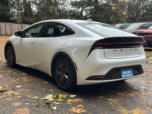 Used 2023 Toyota Prius LE image 5