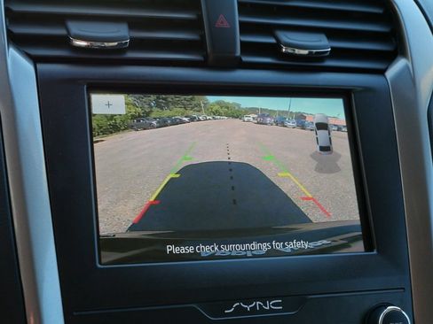 Used 2019 Ford Fusion SE AWD/4WD image 25