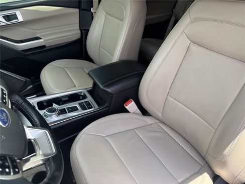 Used 2022 Ford Explorer Limited w/ Equipment Group 301A RWD image 11