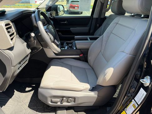 Used 2024 Toyota Tundra Limited AWD/4WD image 22