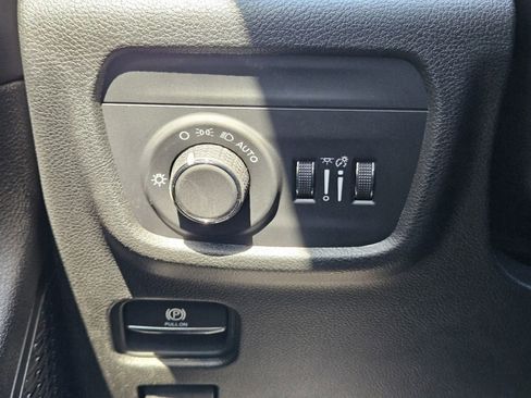 New 2025 Jeep Grand Cherokee Altitude image 23