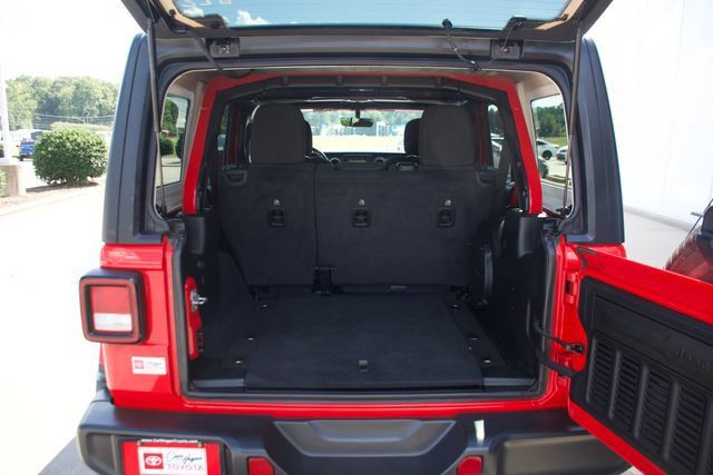 Used 2023 Jeep Wrangler Unlimited Sahara w/ Cold Weather Group AWD/4WD image 15