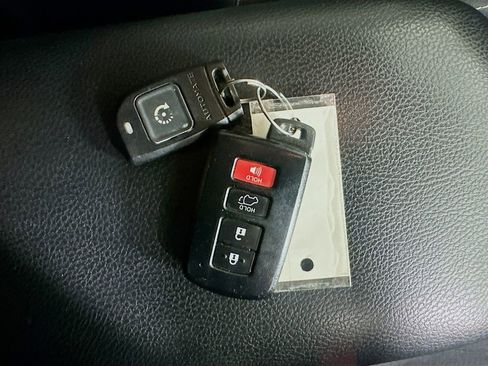 Used 2017 Toyota RAV4 XLE image 39