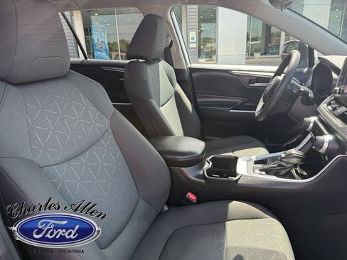 Used 2023 Toyota RAV4 XLE AWD/4WD image 12