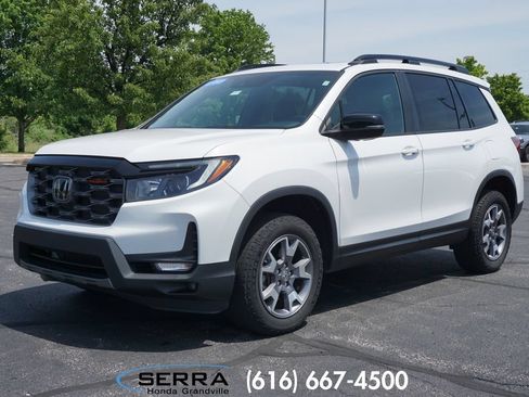 Certified 2023 Honda Passport TrailSport image 1