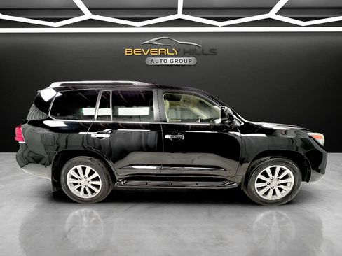 Used 2011 Lexus LX 570 4WD w/ Luxury Pkg image 6