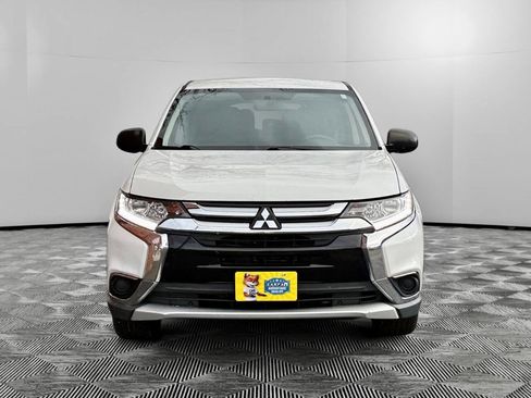 Used 2017 Mitsubishi Outlander ES image 2