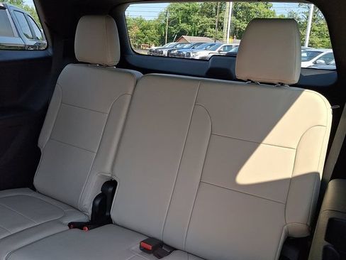 Used 2023 Chevrolet Traverse LT w/ LPO, Floor Liner Package FWD image 9