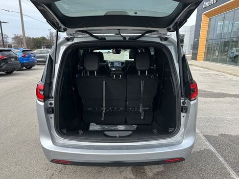 New 2026 Chrysler Pacifica Limited w/ S Appearance Package FWD image 10
