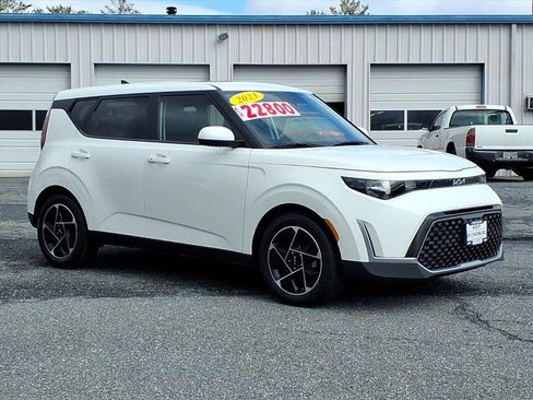 Used 2023 Kia Soul EX image 2