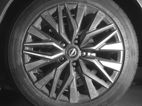 Used 2025 Nissan Altima 2.5 SV FWD image 14