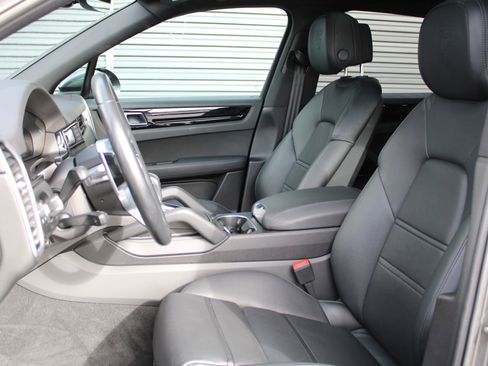 Used 2022 Porsche Cayenne image 5