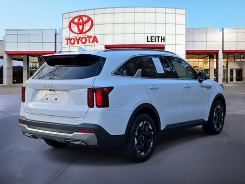 Used 2024 Kia Sorento S image 5
