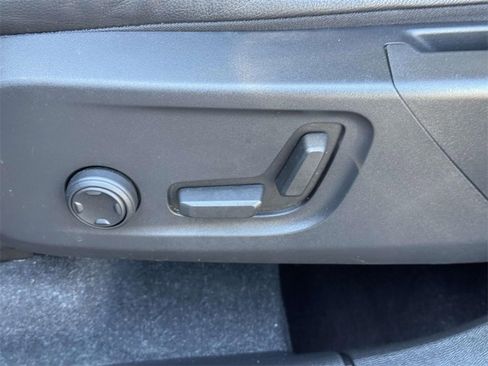 Certified 2024 Volvo XC40 B5 Core image 17