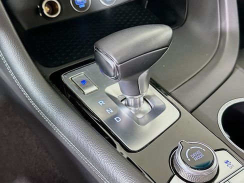 Used 2025 Genesis G70 2.5T RWD image 25