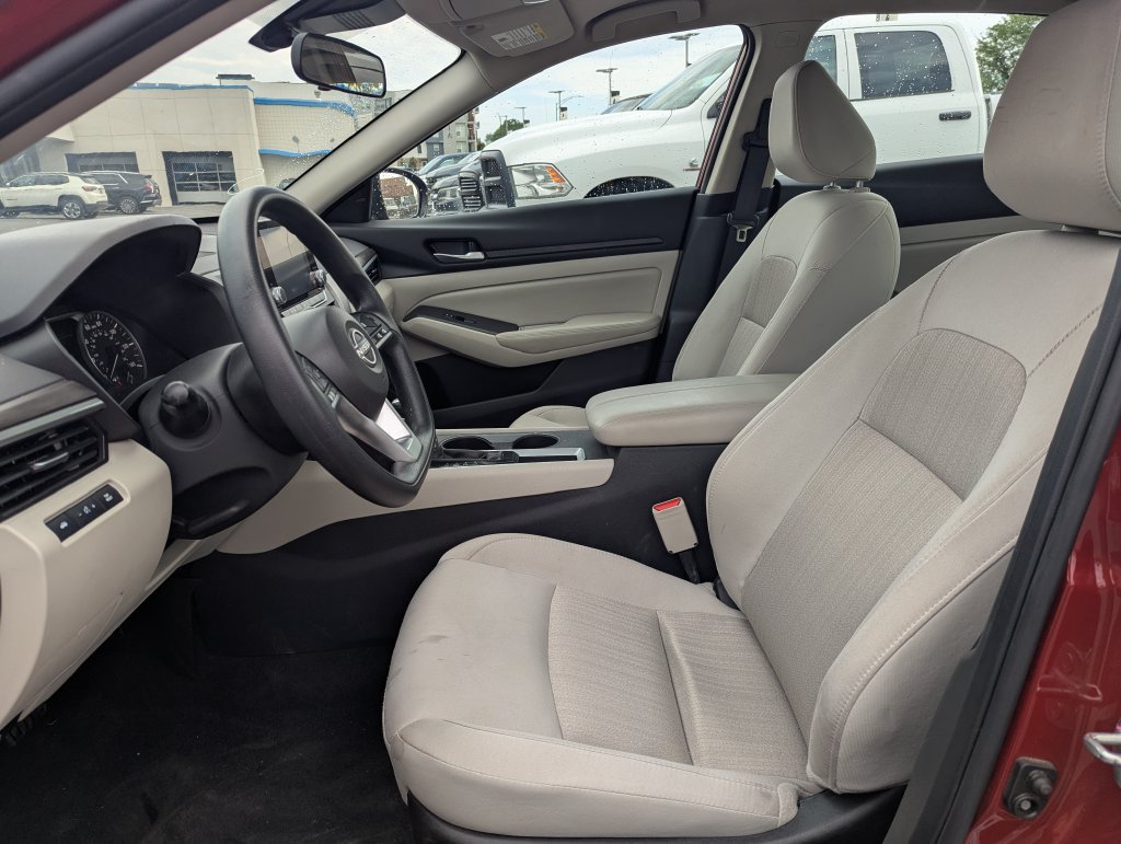 Used 2025 Nissan Altima 2.5 SV FWD image 22