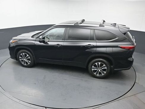 Used 2023 Toyota Highlander XLE AWD/4WD image 38